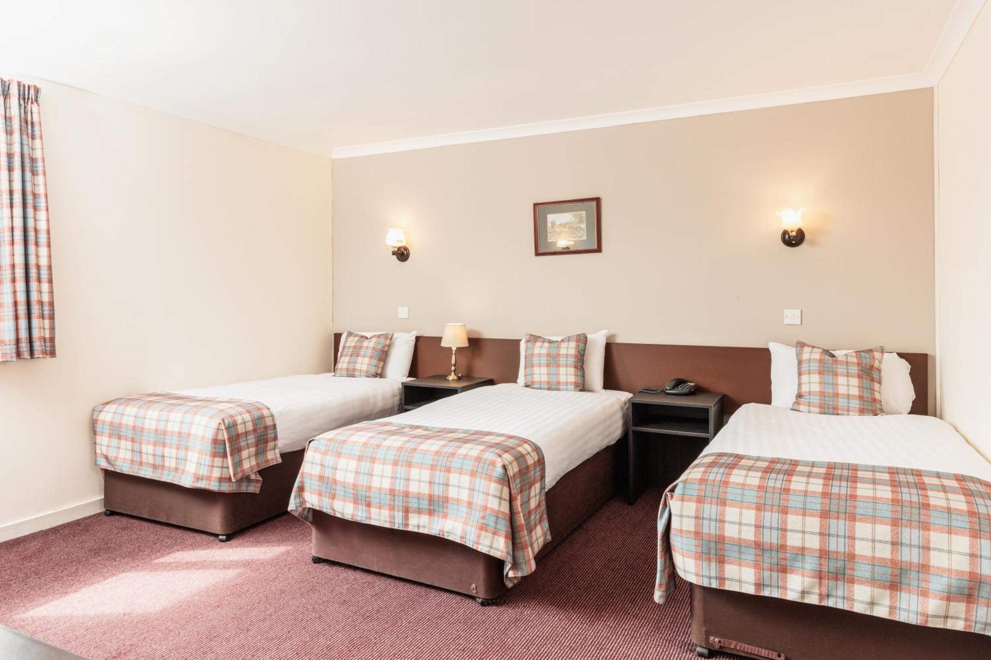 Highlander Hotel 'A Bespoke Hotel' Newtonmore Exterior foto