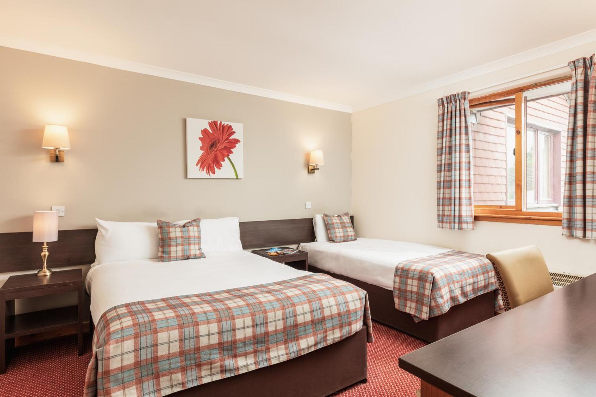 Highlander Hotel 'A Bespoke Hotel' Newtonmore Exterior foto