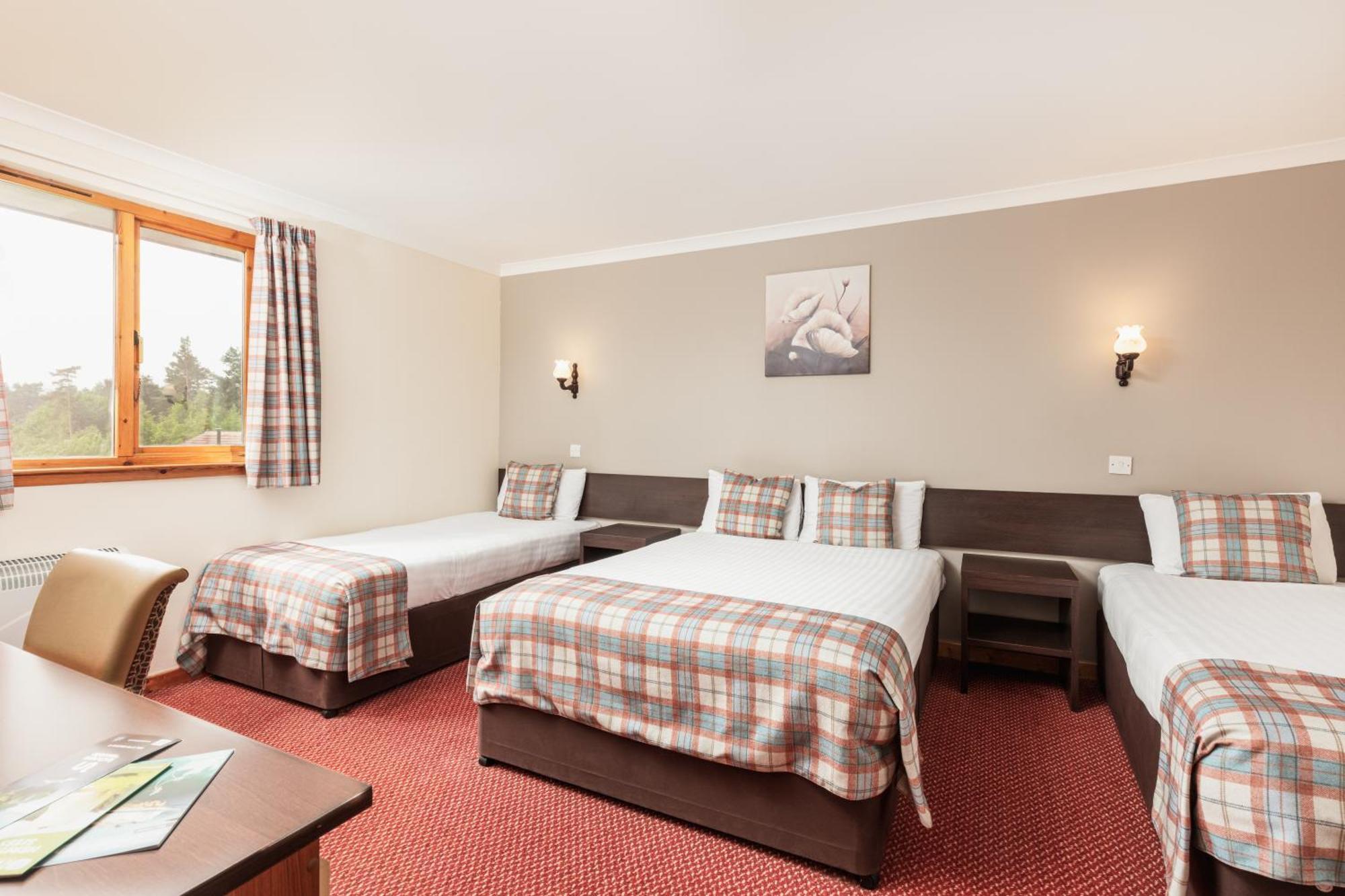 Highlander Hotel 'A Bespoke Hotel' Newtonmore Exterior foto