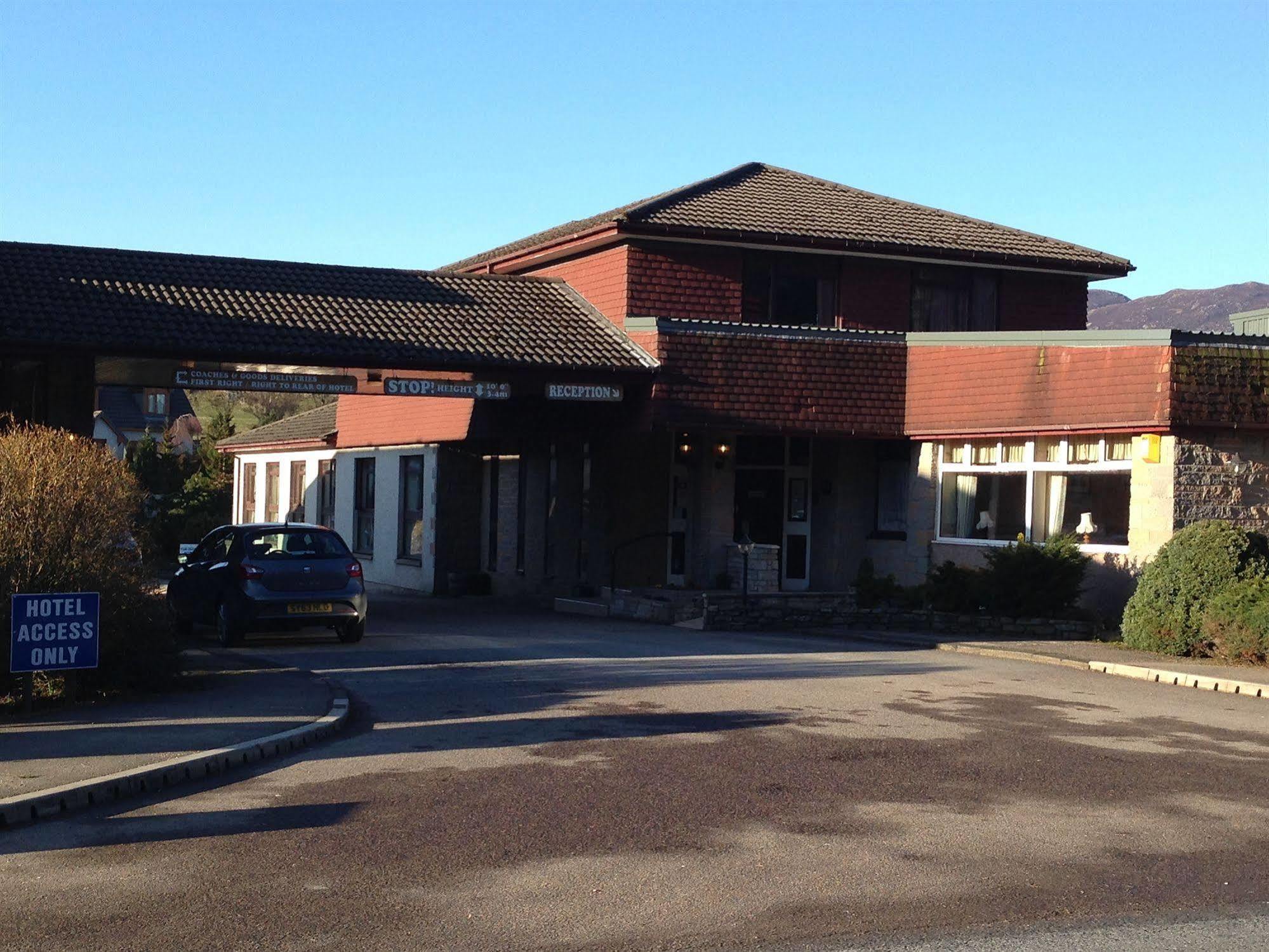 Highlander Hotel 'A Bespoke Hotel' Newtonmore Exterior foto